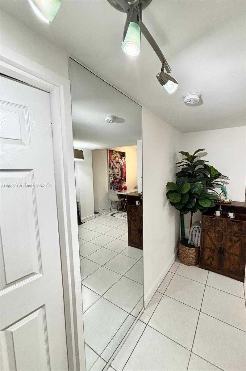 Small Image of 801 BRICKELL BAY DR #963, Miami Number 6