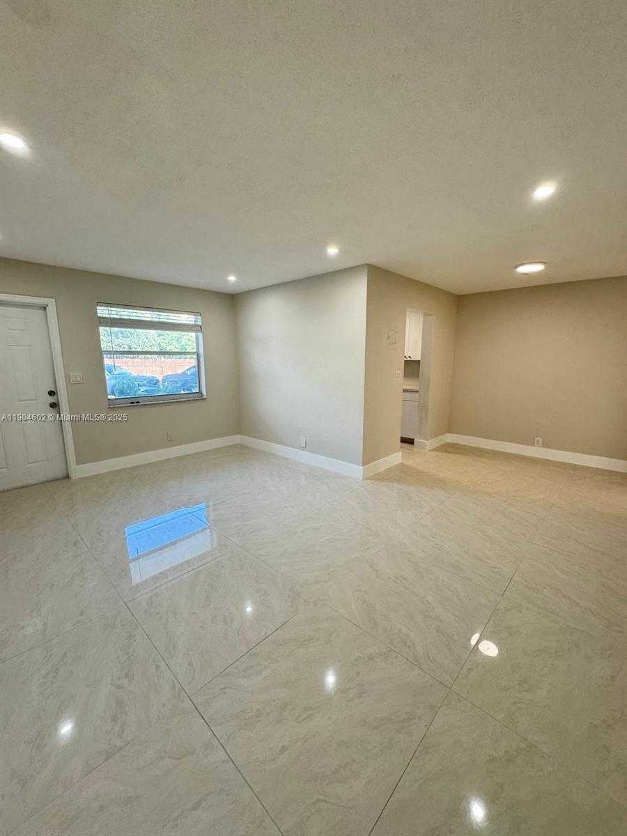 Small Image of 2418 POLK ST #104, Hollywood Number 13