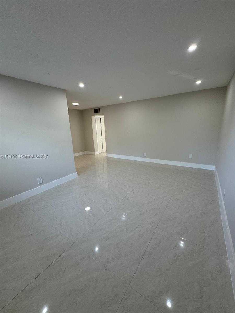 Small Image of 2418 POLK ST #104, Hollywood Number 14