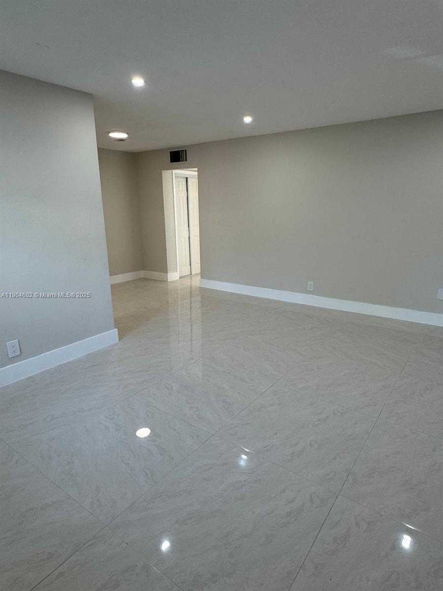 Small Image of 2418 POLK ST #104, Hollywood Number 15