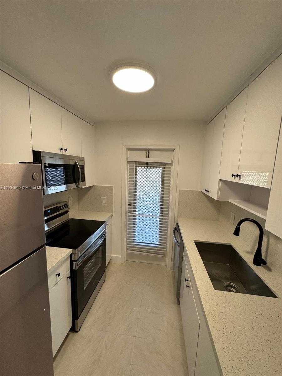 Small Image of 2418 POLK ST #104, Hollywood Number 2