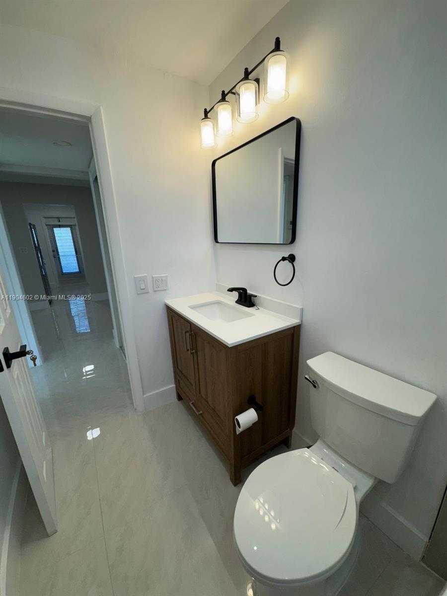 Small Image of 2418 POLK ST #104, Hollywood Number 7