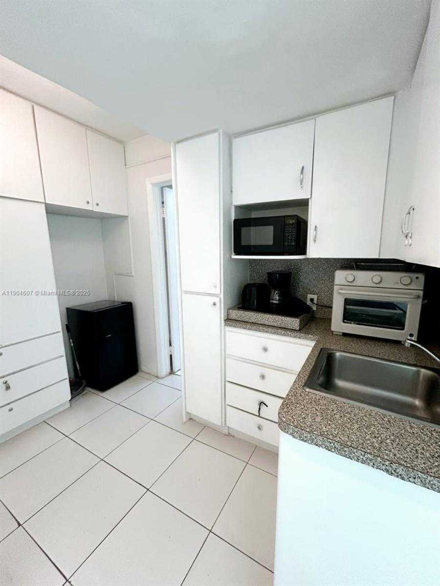 Small Image of 5445 COLLINS AVE #617, Miami Beach Number 6