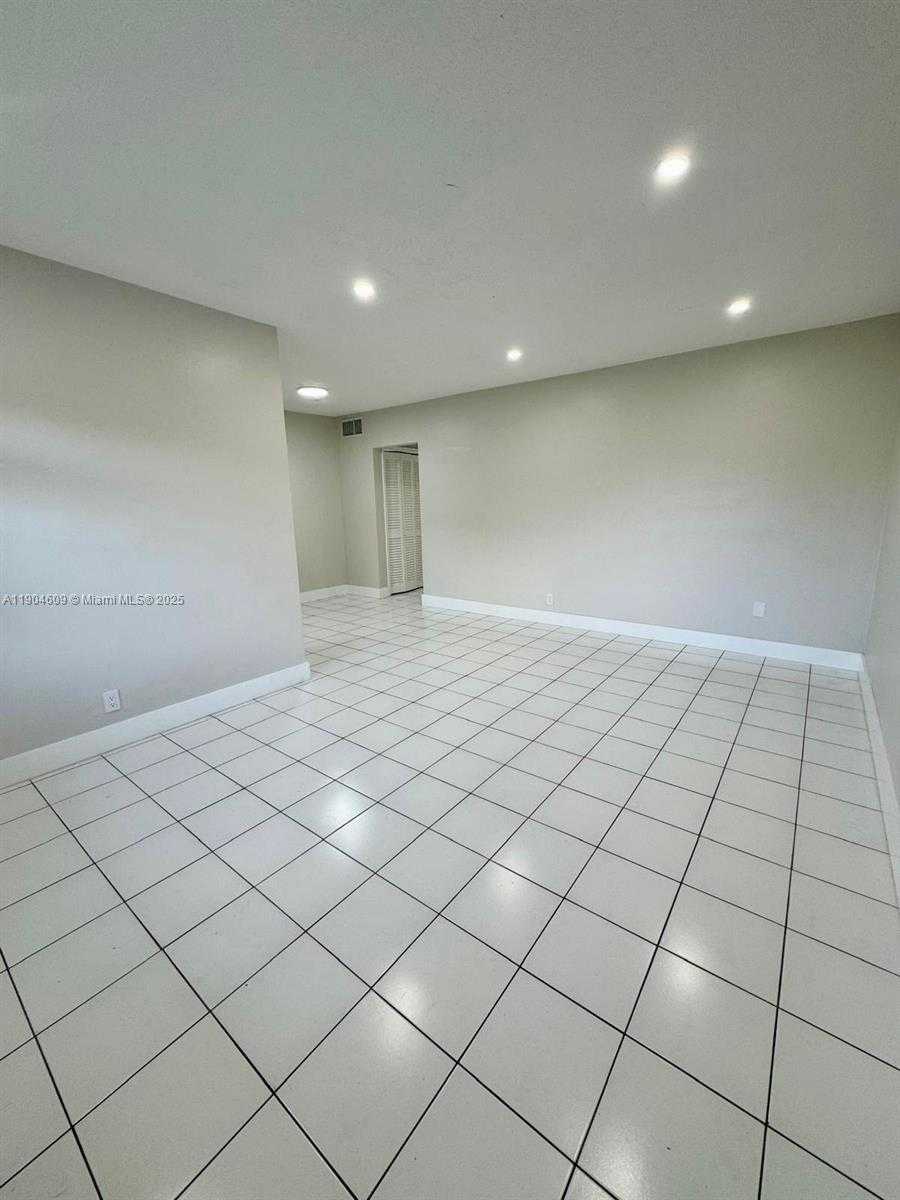 Small Image of 2418 POLK ST #206, Hollywood Number 9