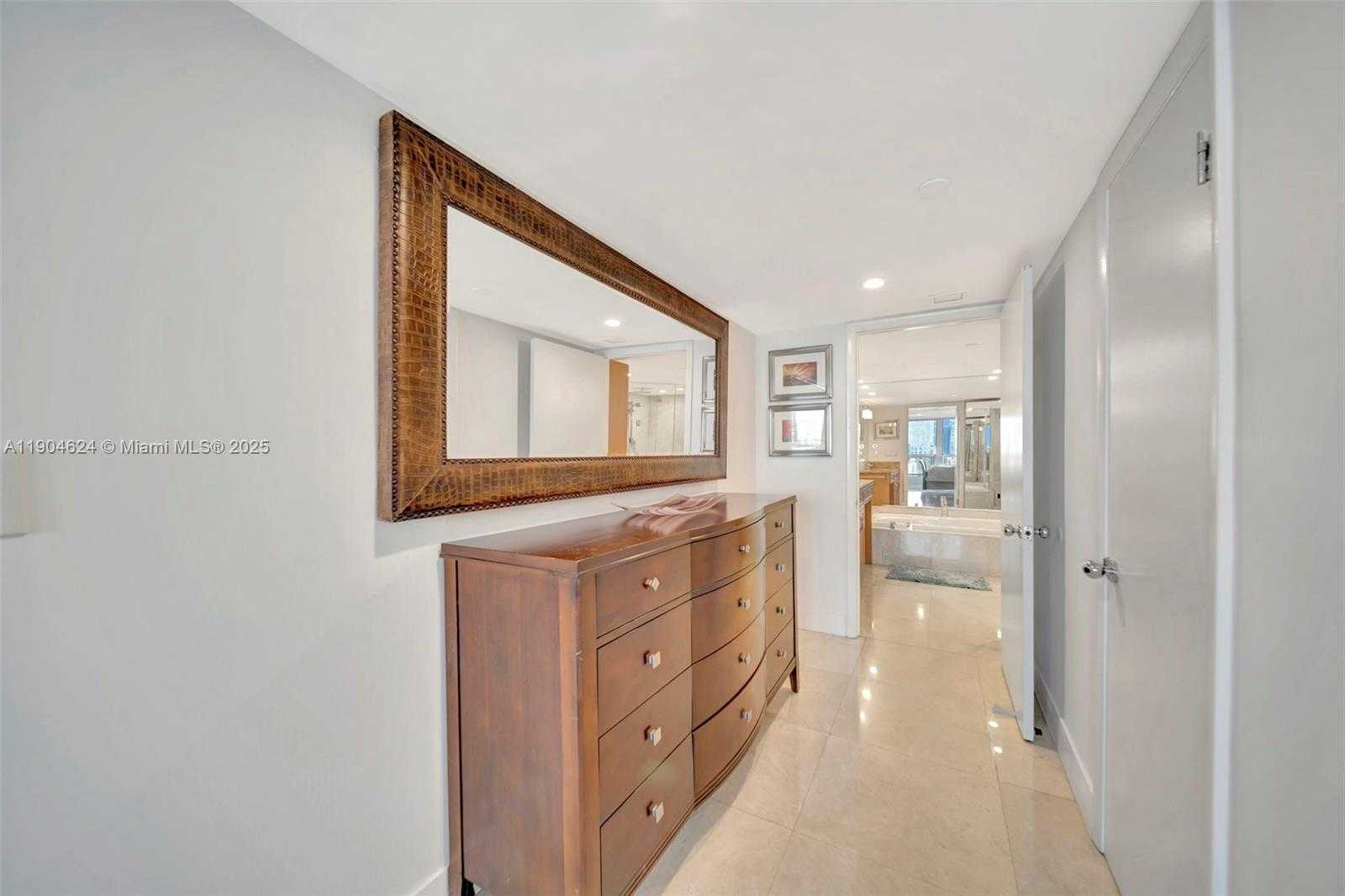 Small Image of 1717 NORTH BAYSHORE DR #A-3534, Miami Number 4