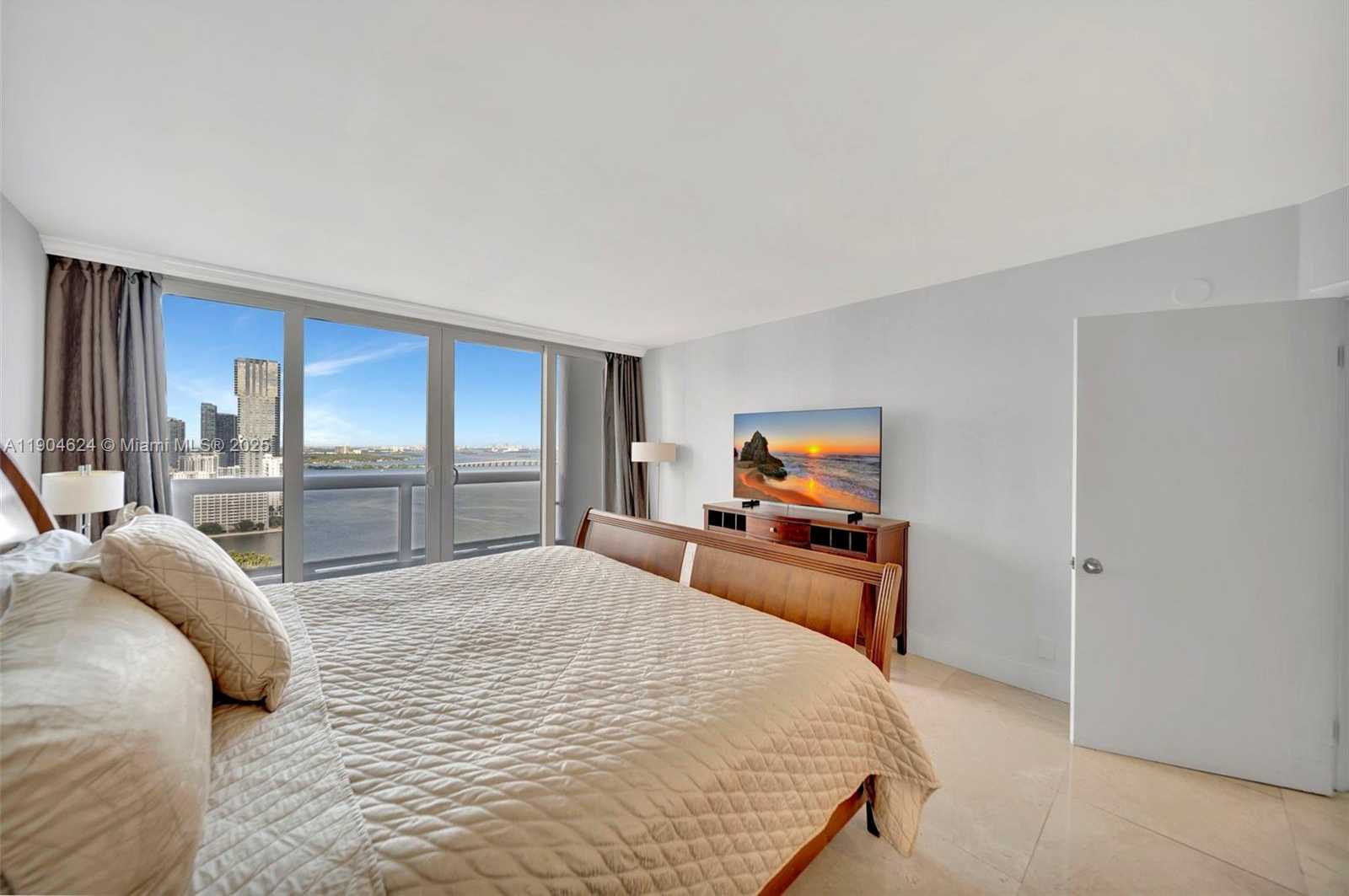 Small Image of 1717 NORTH BAYSHORE DR #A-3534, Miami Number 7