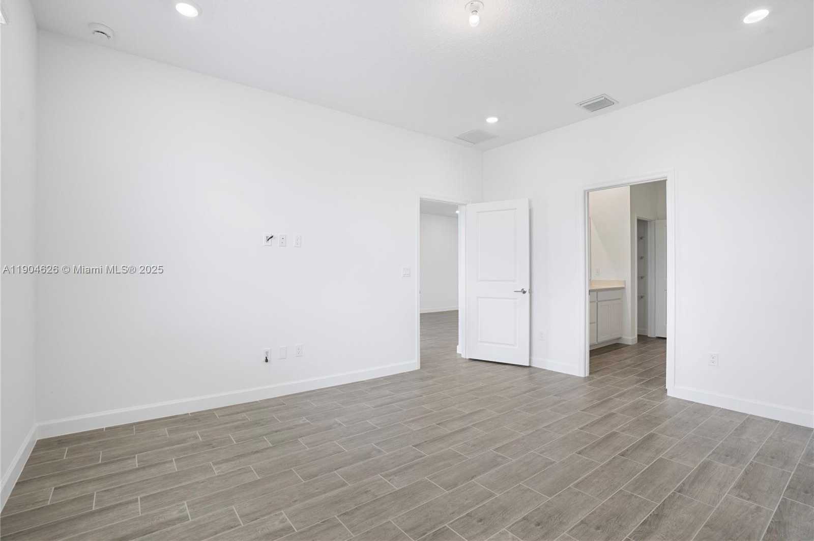 Small Image of 19655 BARN SWALLOW WAY #19655, Loxahatchee Number 16