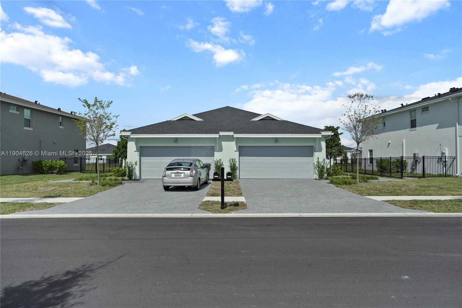 Small Image of 19655 BARN SWALLOW WAY #19655, Loxahatchee Number 2