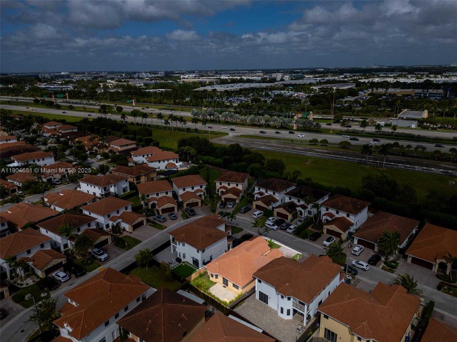 Small Image of 9852 NORTH WEST 10TH TER, Miami Number 14