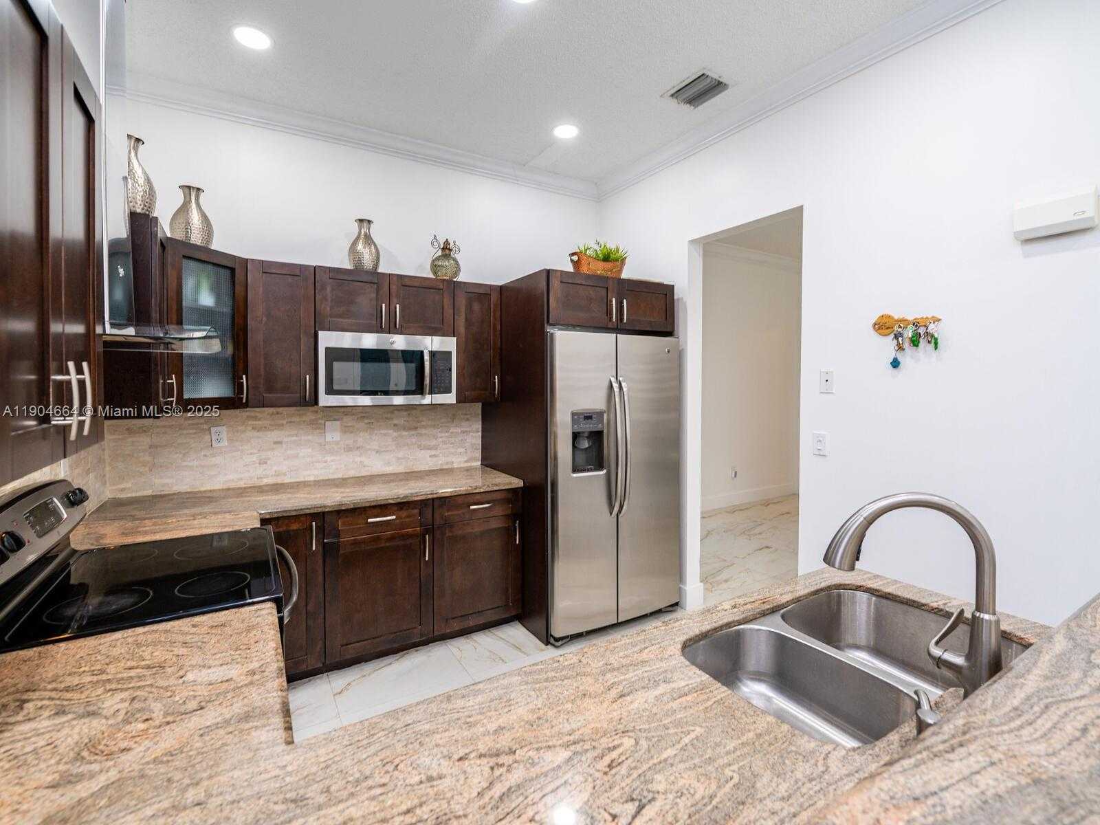 Small Image of 16332 SOUTH WEST 83RD LN, Miami Number 19