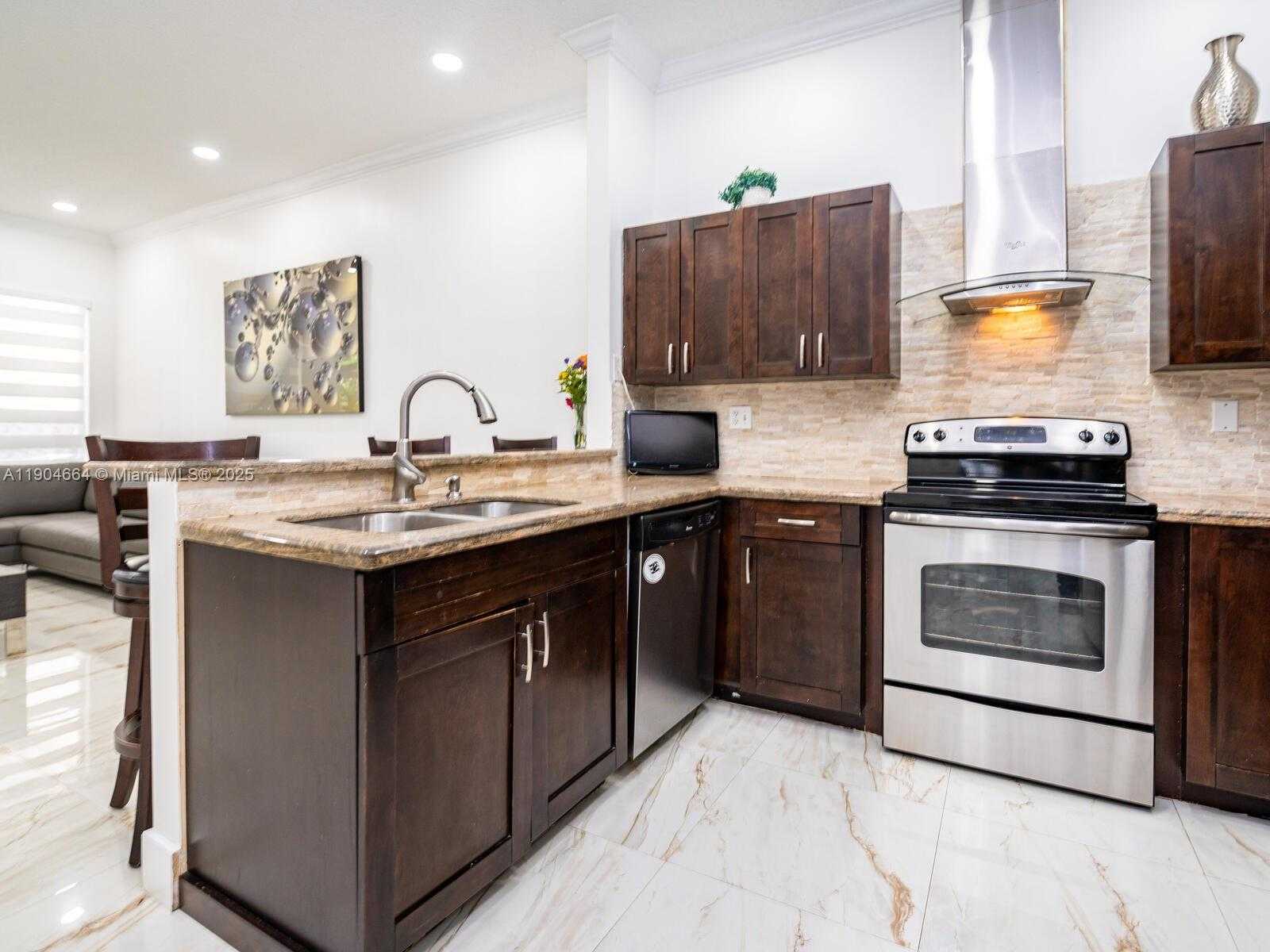 Small Image of 16332 SOUTH WEST 83RD LN, Miami Number 21