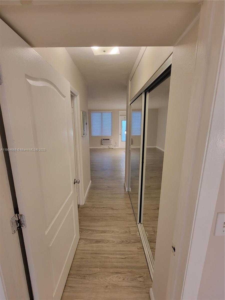 Small Image of 441 COLLINS AVE #12A, Miami Beach Number 4