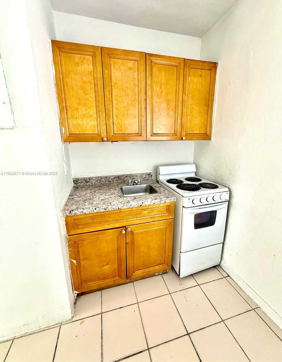 Small Image of 2041 JACKSON ST #2, Hollywood Number 11