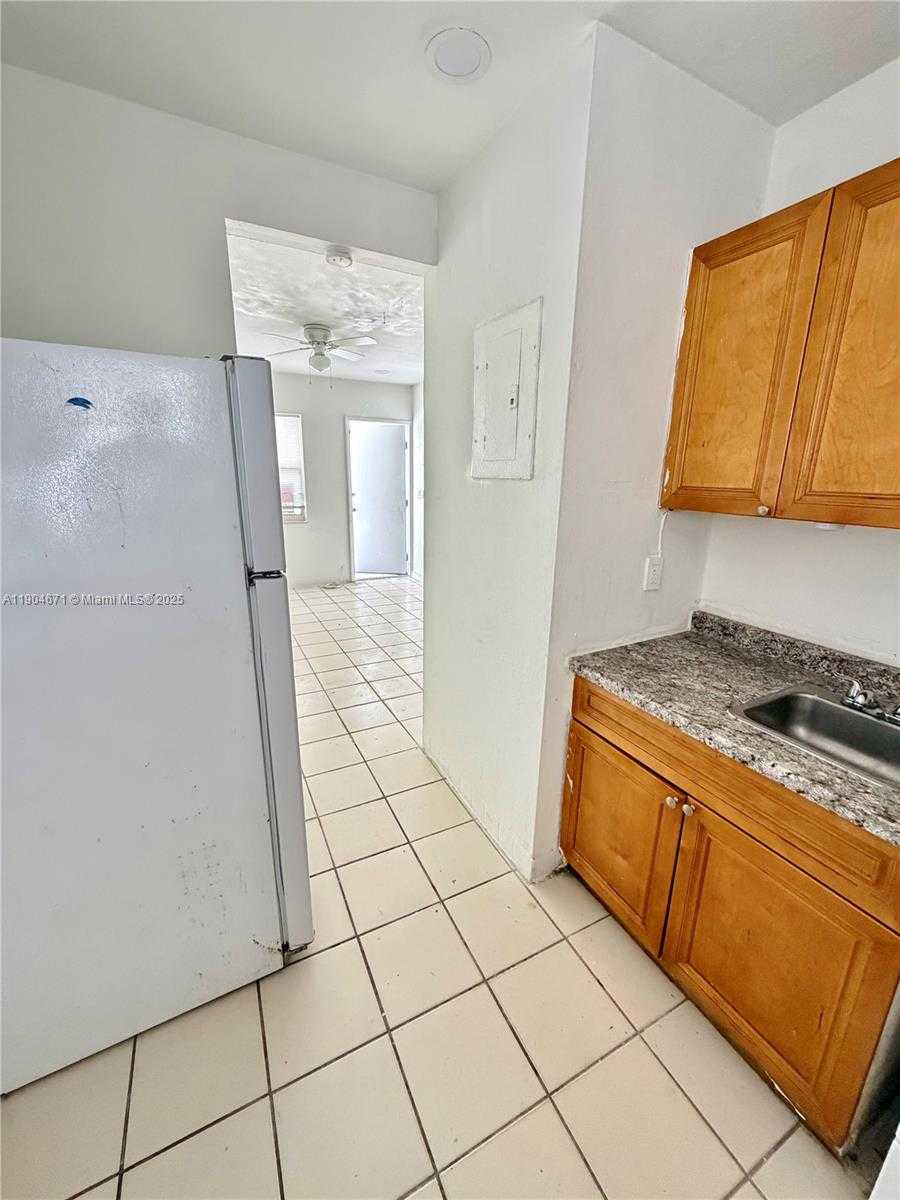 Small Image of 2041 JACKSON ST #2, Hollywood Number 12