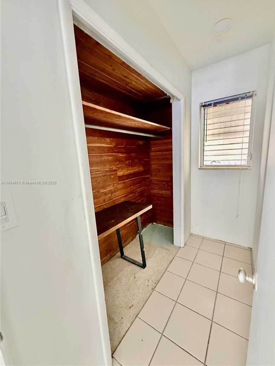 Small Image of 2041 JACKSON ST #2, Hollywood Number 6