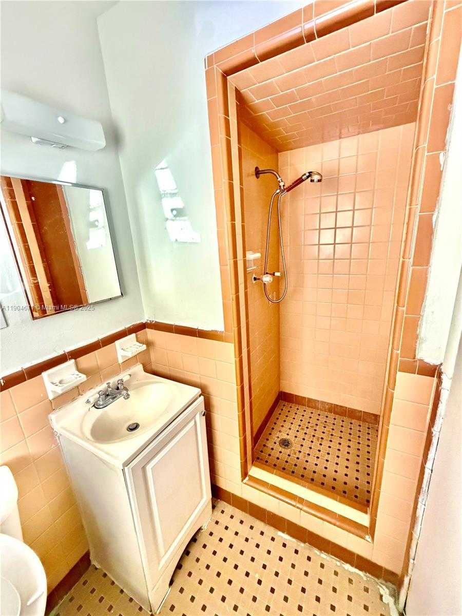 Small Image of 2041 JACKSON ST #2, Hollywood Number 8