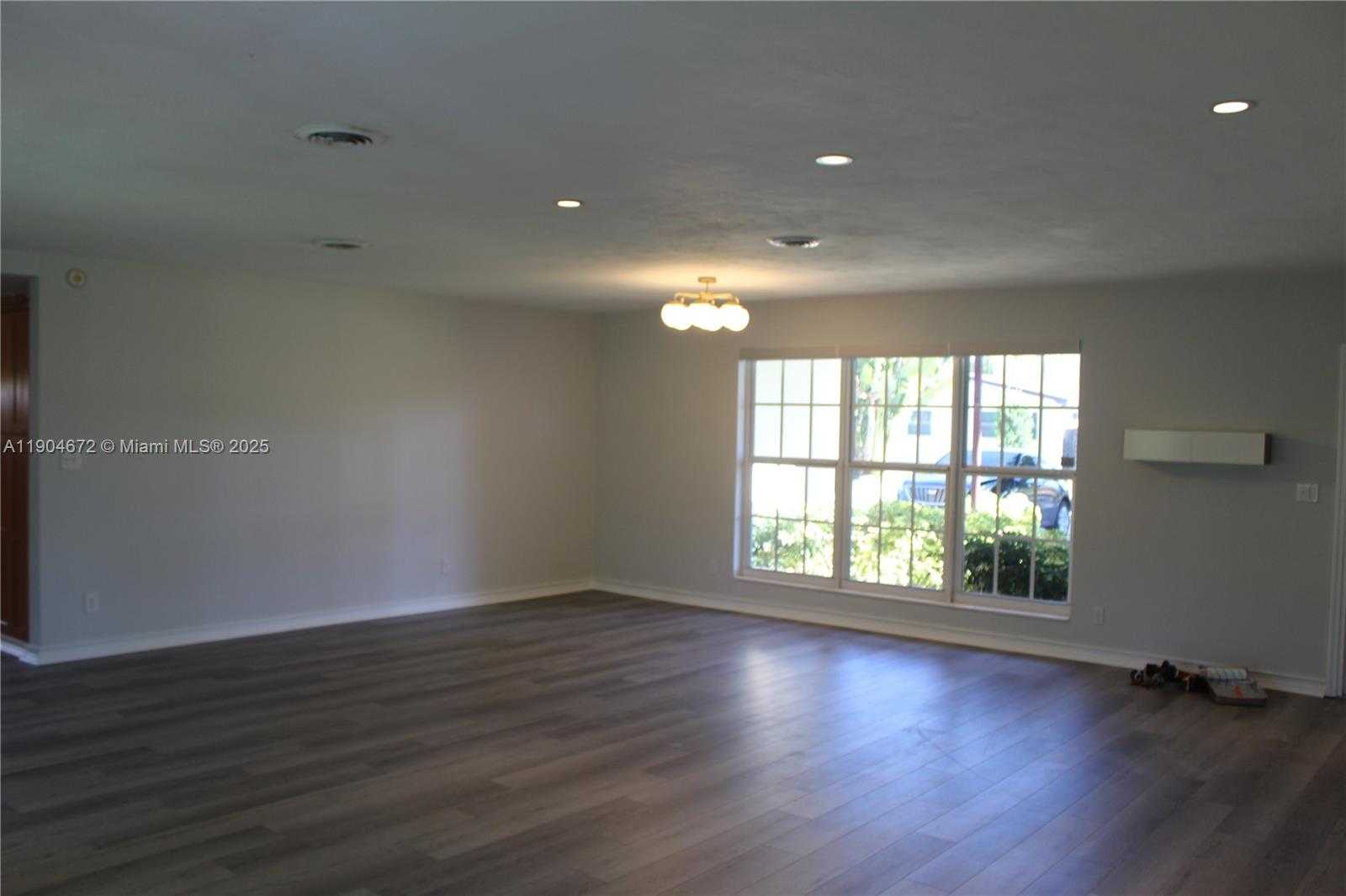 Small Image of 19430 NORTH EAST 18TH PL, Miami Number 11