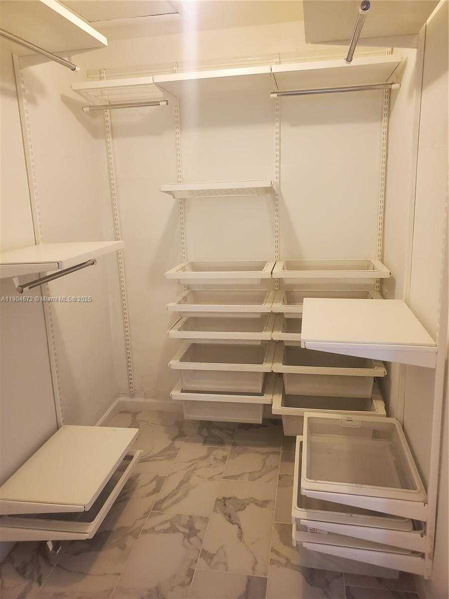 Small Image of 19430 NORTH EAST 18TH PL, Miami Number 15