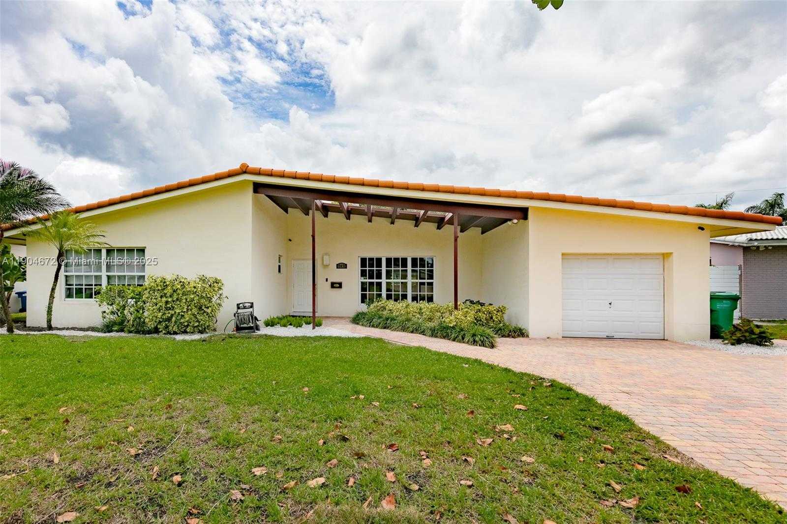 Small Image of 19430 NORTH EAST 18TH PL, Miami Number 2