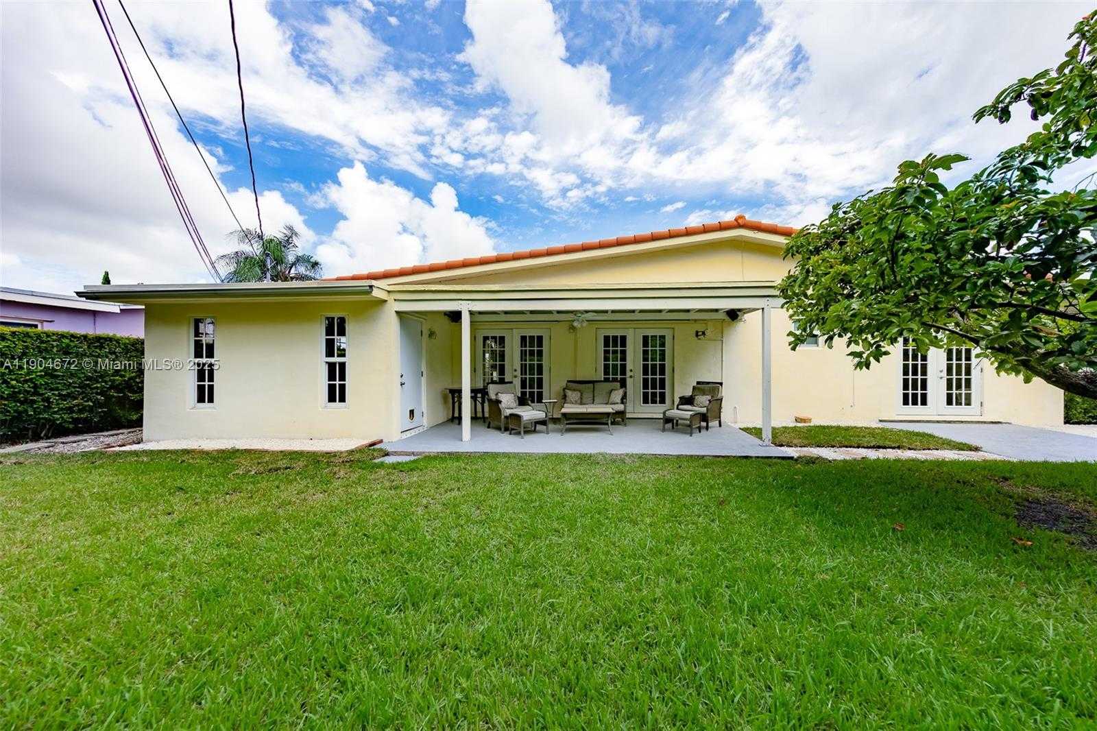Small Image of 19430 NORTH EAST 18TH PL, Miami Number 4