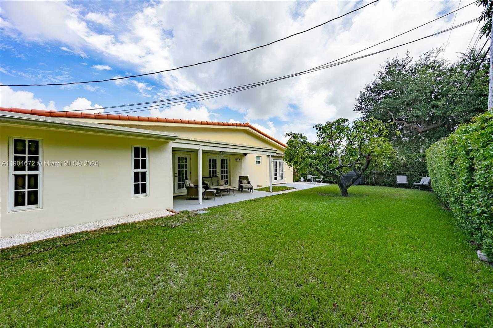 Small Image of 19430 NORTH EAST 18TH PL, Miami Number 5