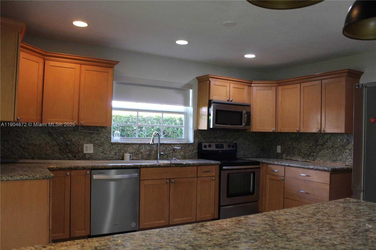 Small Image of 19430 NORTH EAST 18TH PL, Miami Number 7