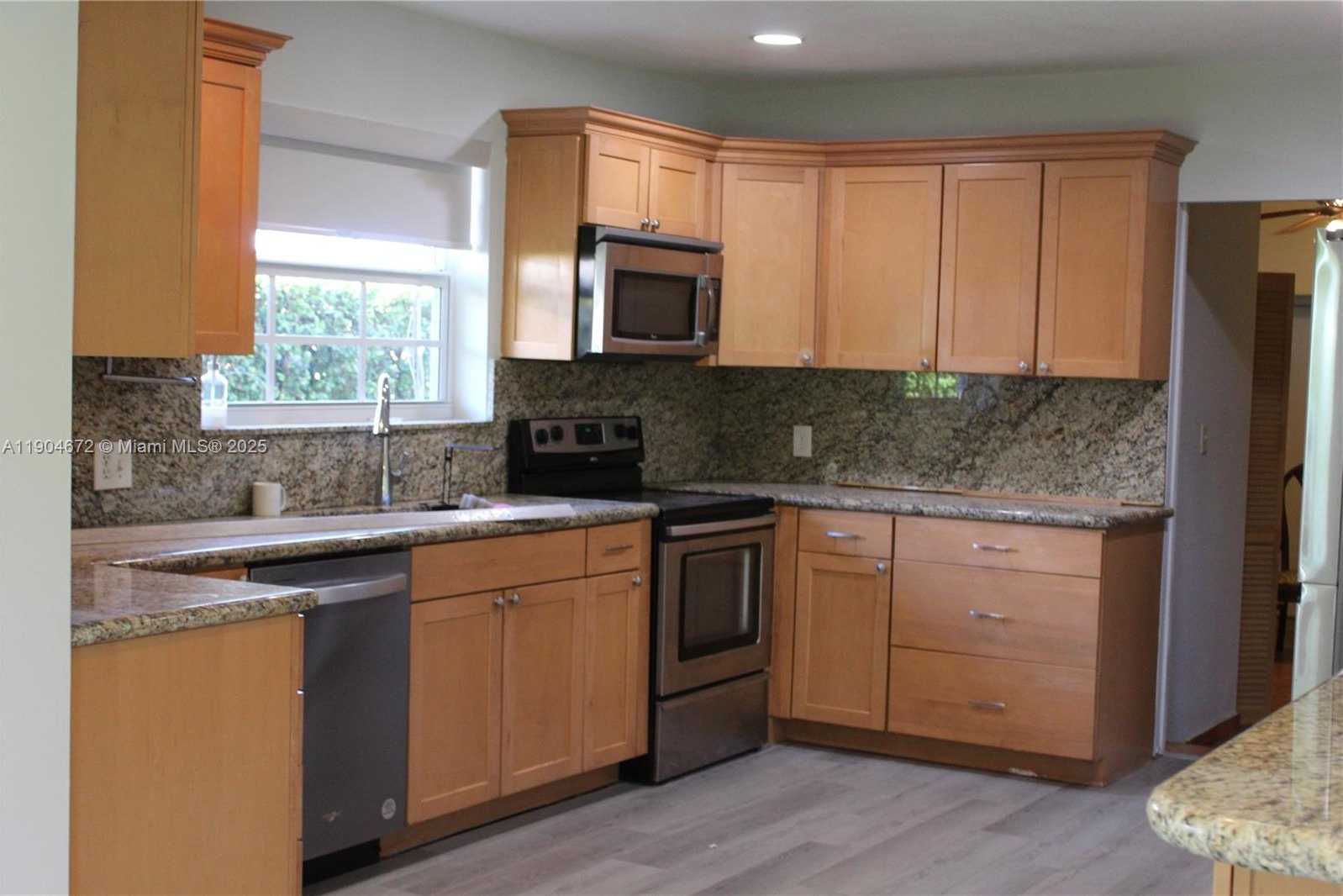 Small Image of 19430 NORTH EAST 18TH PL, Miami Number 8