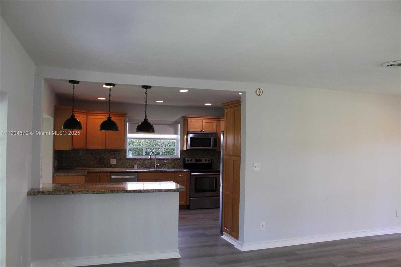 Small Image of 19430 NORTH EAST 18TH PL, Miami Number 9