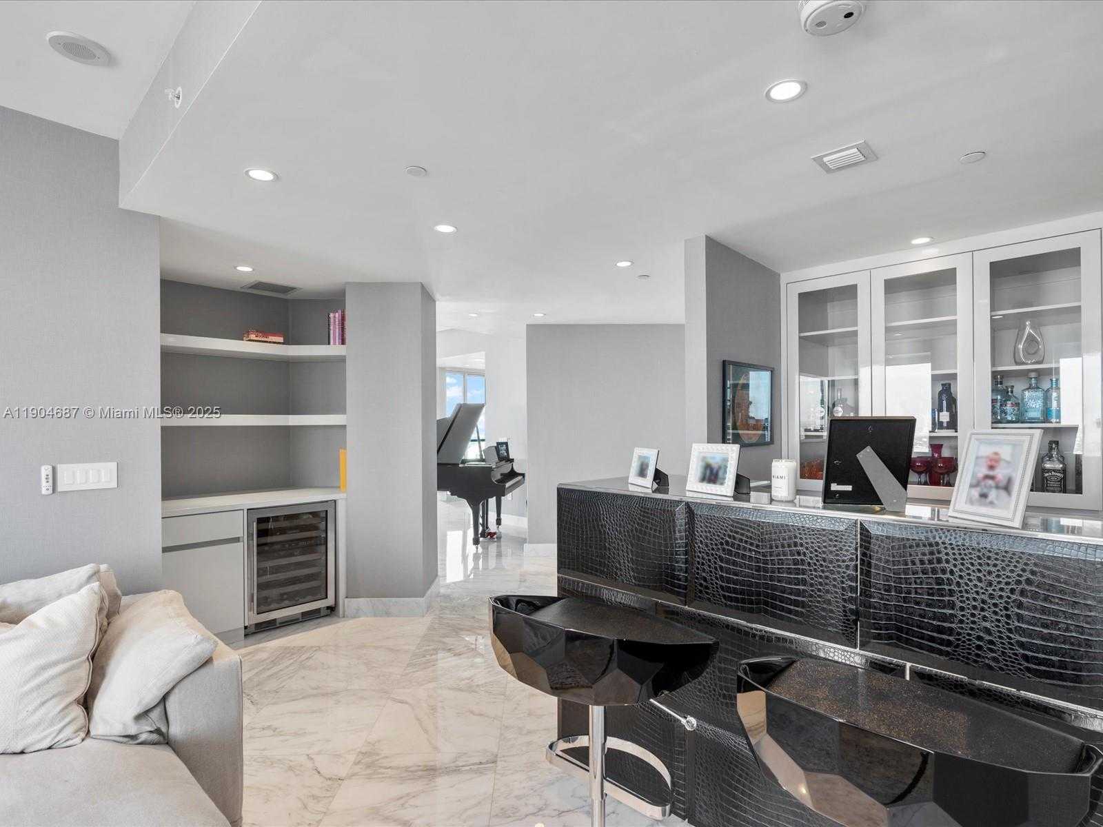 Small Image of 1425 BRICKELL AVE #52BC, Miami Number 12