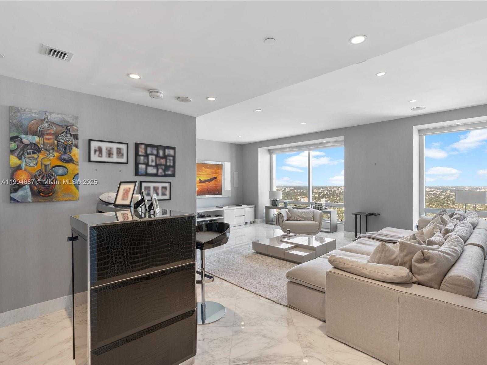 Small Image of 1425 BRICKELL AVE #52BC, Miami Number 13