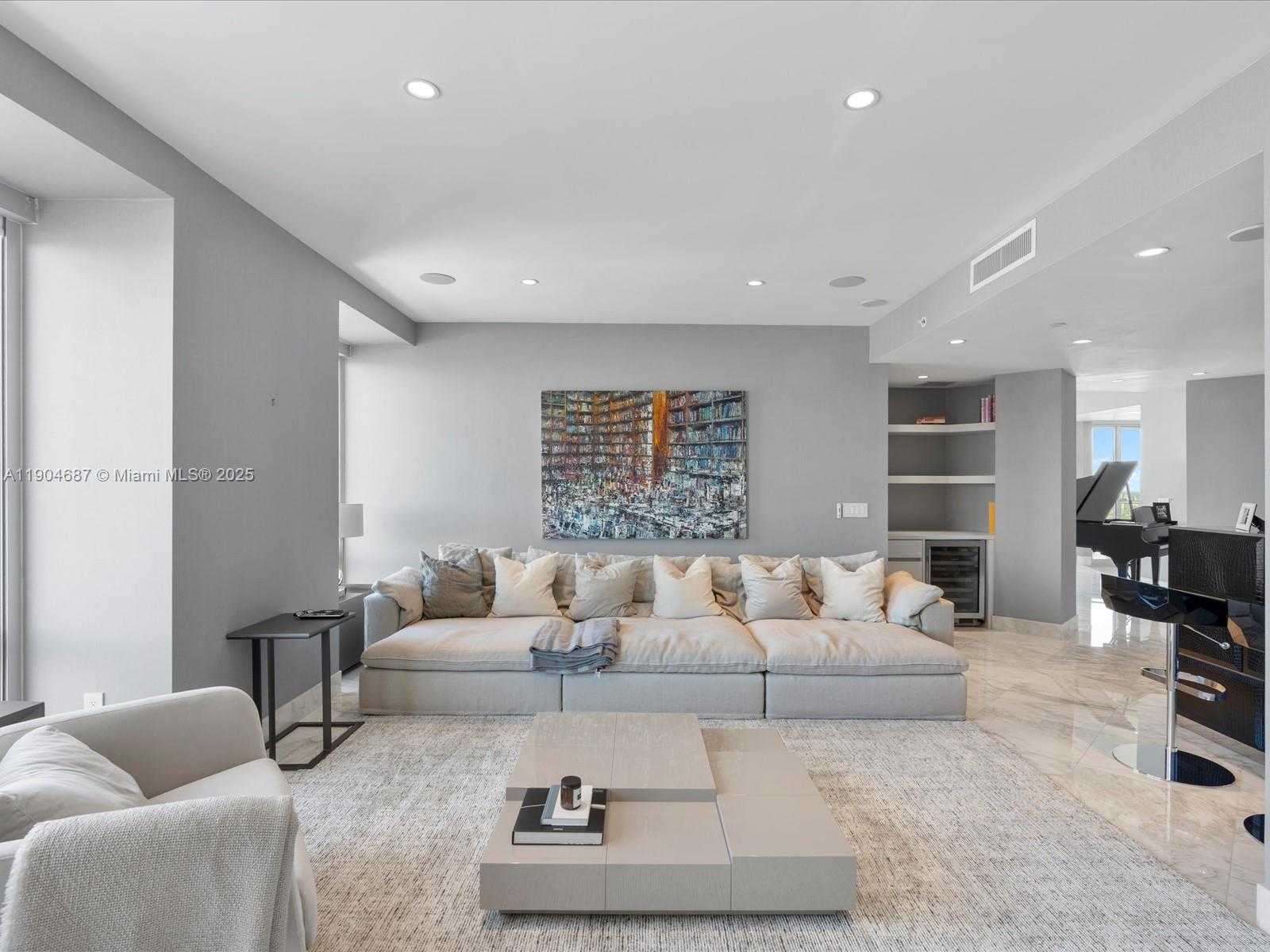 Small Image of 1425 BRICKELL AVE #52BC, Miami Number 14