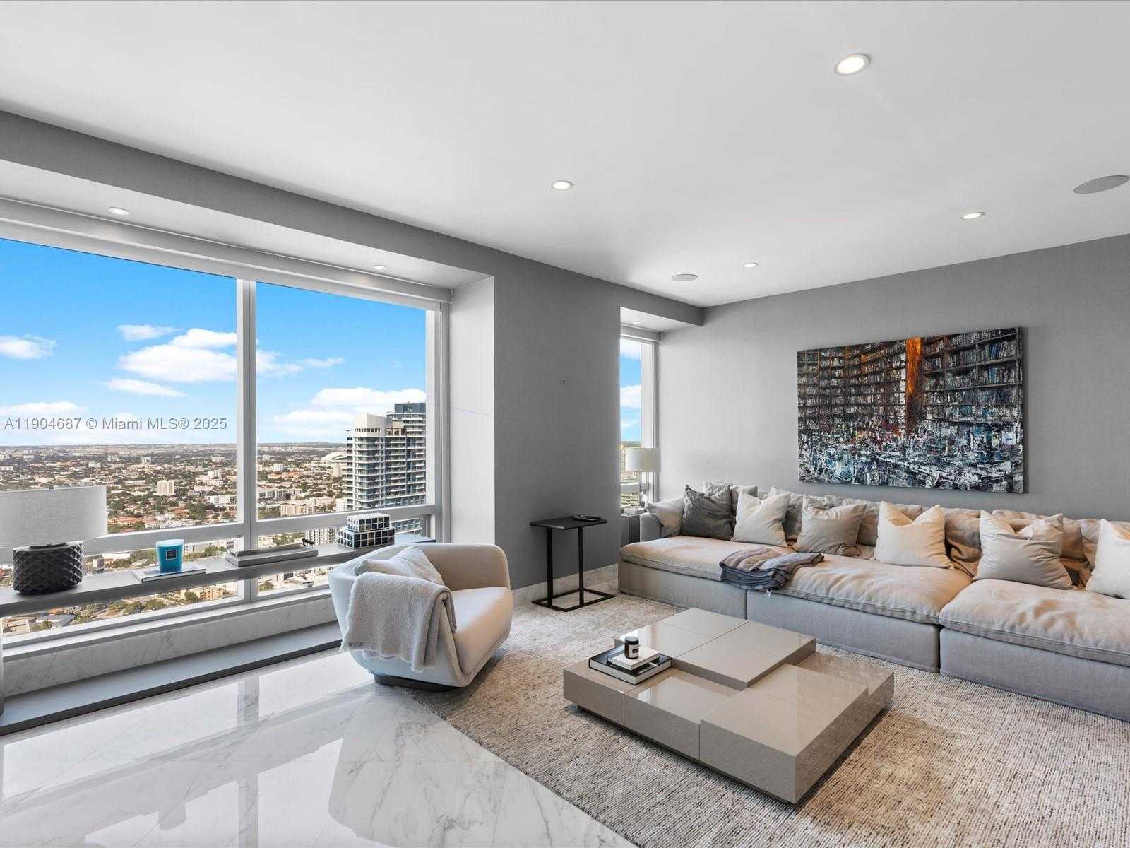 Small Image of 1425 BRICKELL AVE #52BC, Miami Number 15