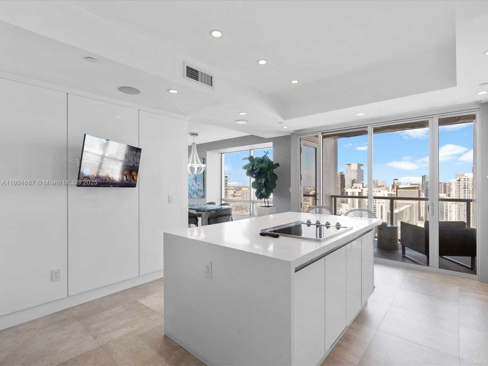 Small Image of 1425 BRICKELL AVE #52BC, Miami Number 18