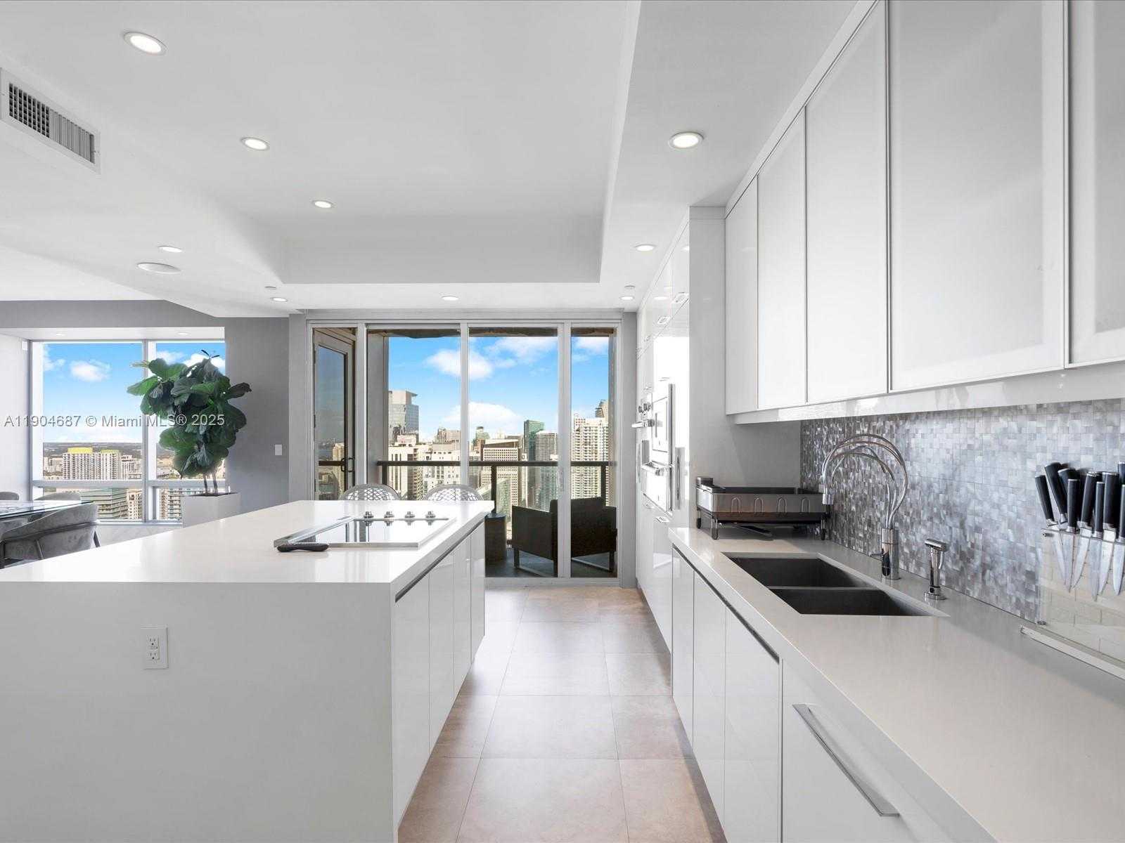 Small Image of 1425 BRICKELL AVE #52BC, Miami Number 21