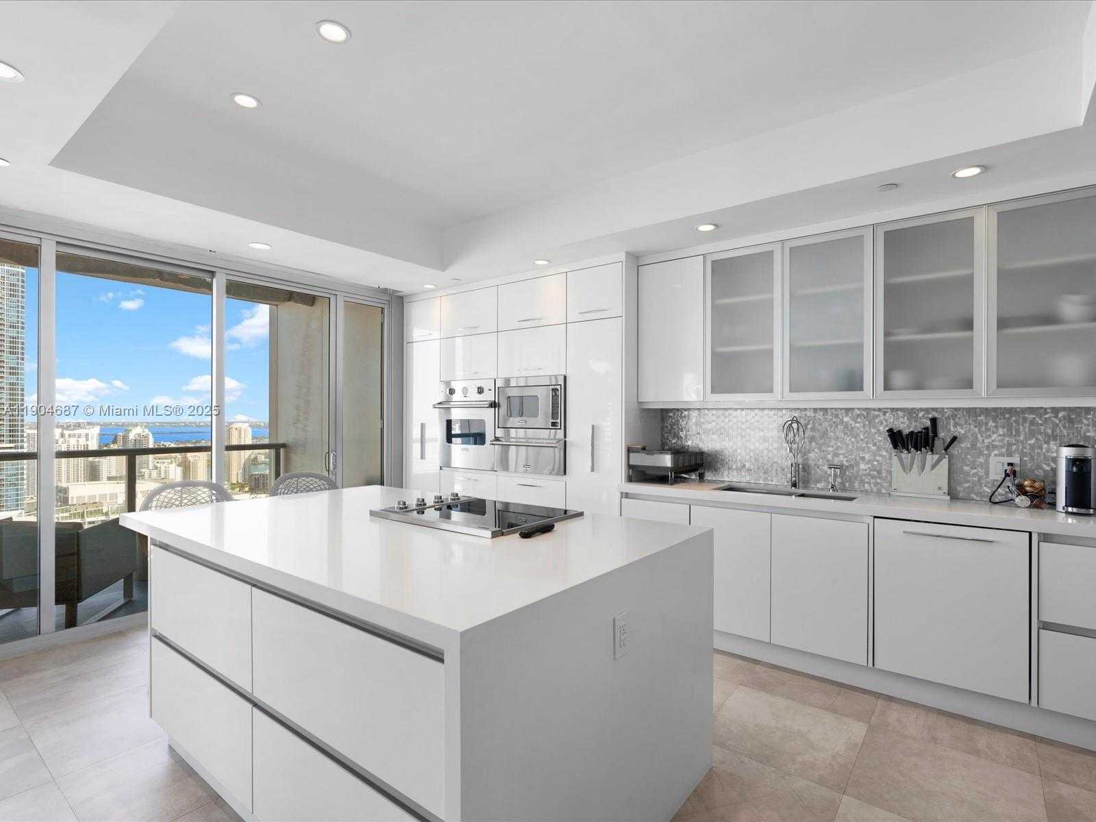 Small Image of 1425 BRICKELL AVE #52BC, Miami Number 22