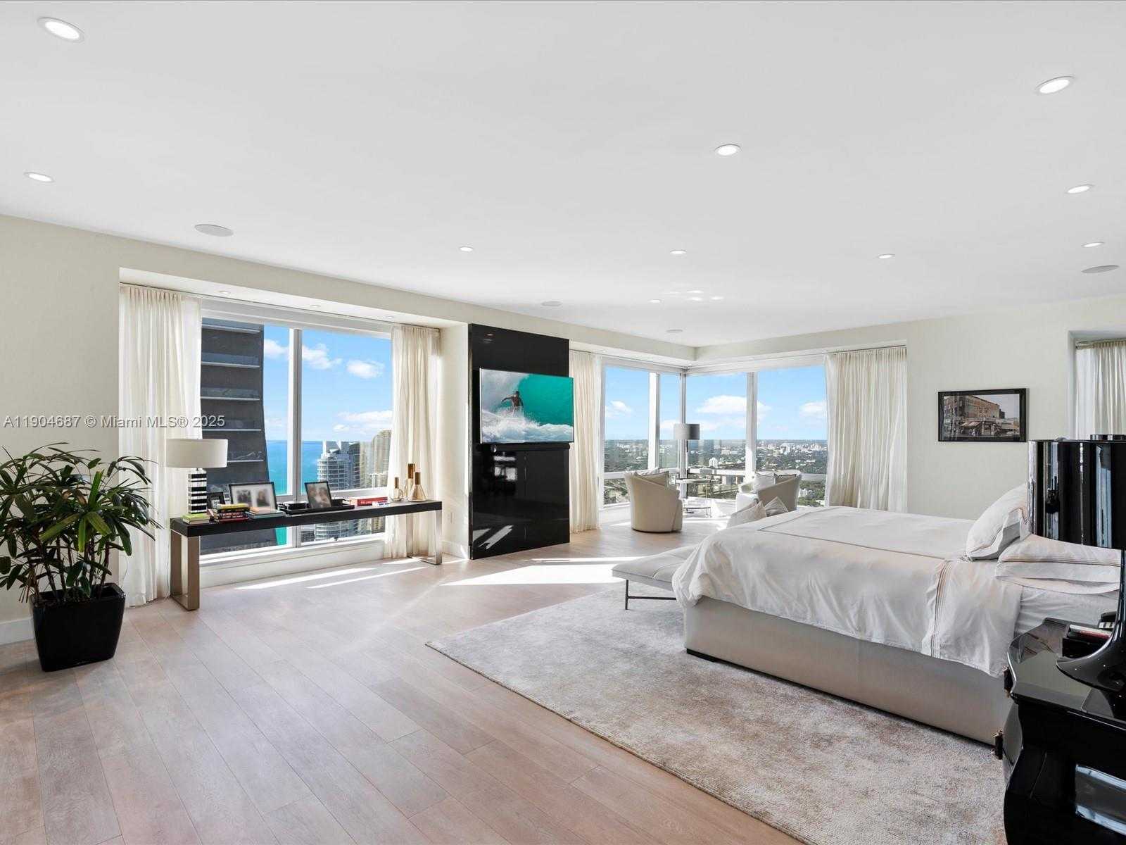 Small Image of 1425 BRICKELL AVE #52BC, Miami Number 25