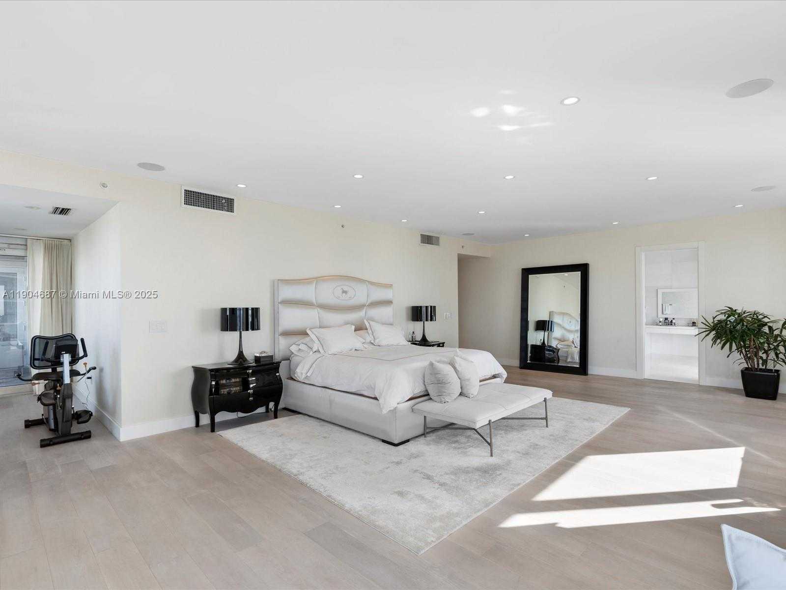 Small Image of 1425 BRICKELL AVE #52BC, Miami Number 28