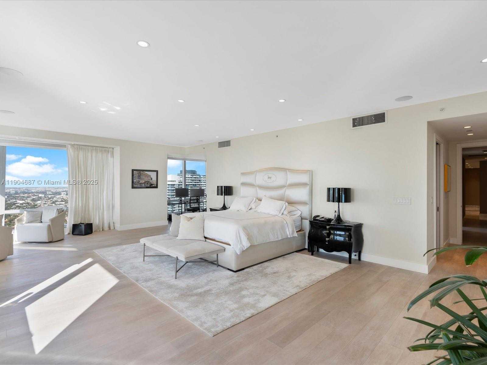 Small Image of 1425 BRICKELL AVE #52BC, Miami Number 29