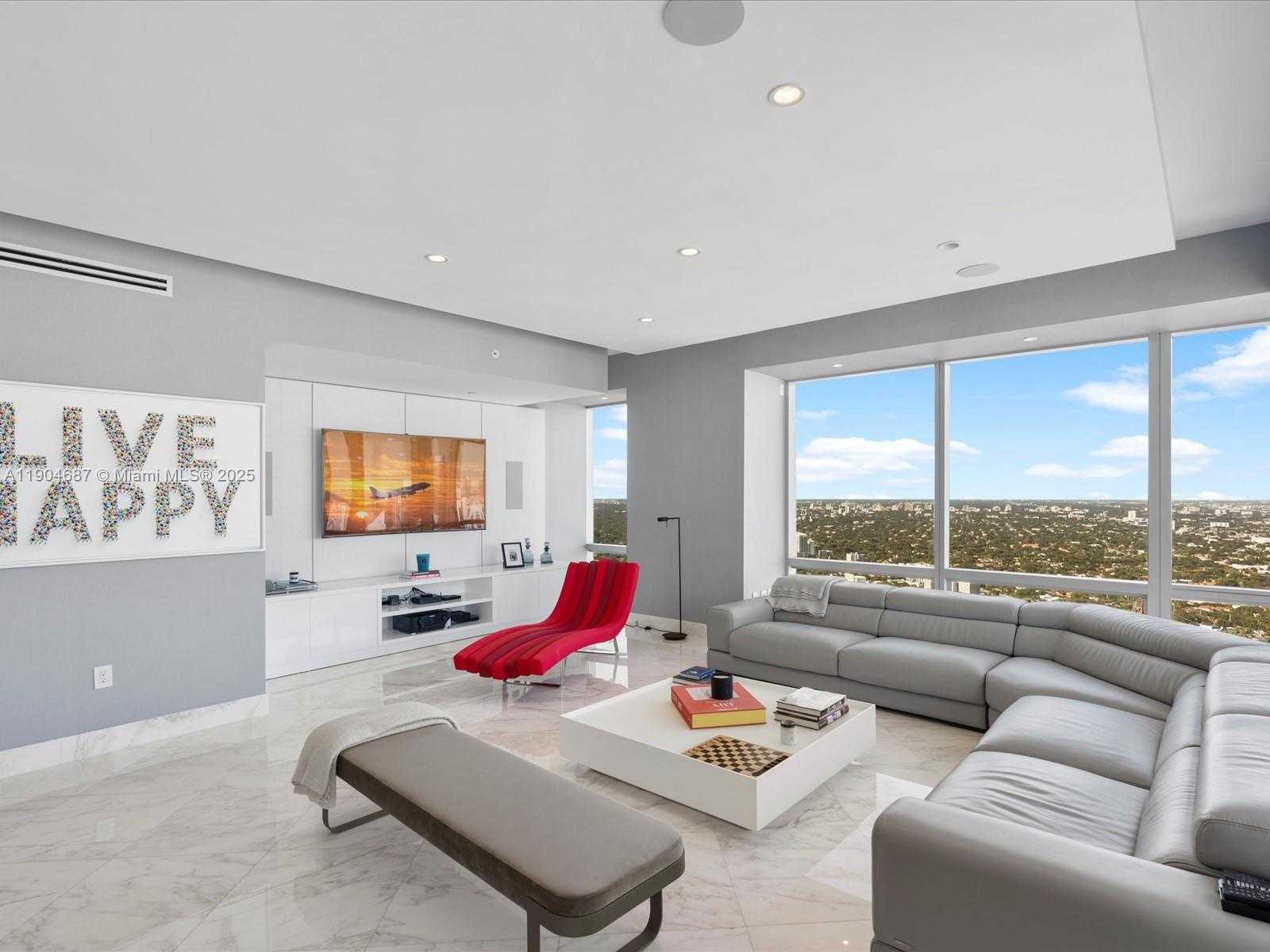 Small Image of 1425 BRICKELL AVE #52BC, Miami Number 3