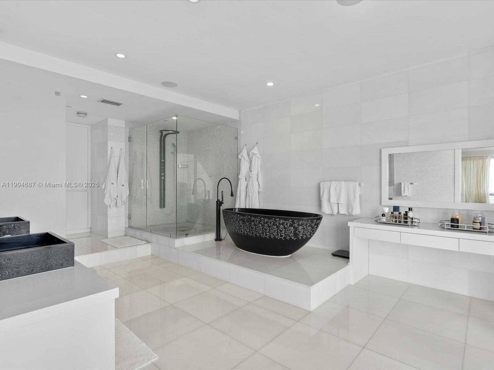 Small Image of 1425 BRICKELL AVE #52BC, Miami Number 36