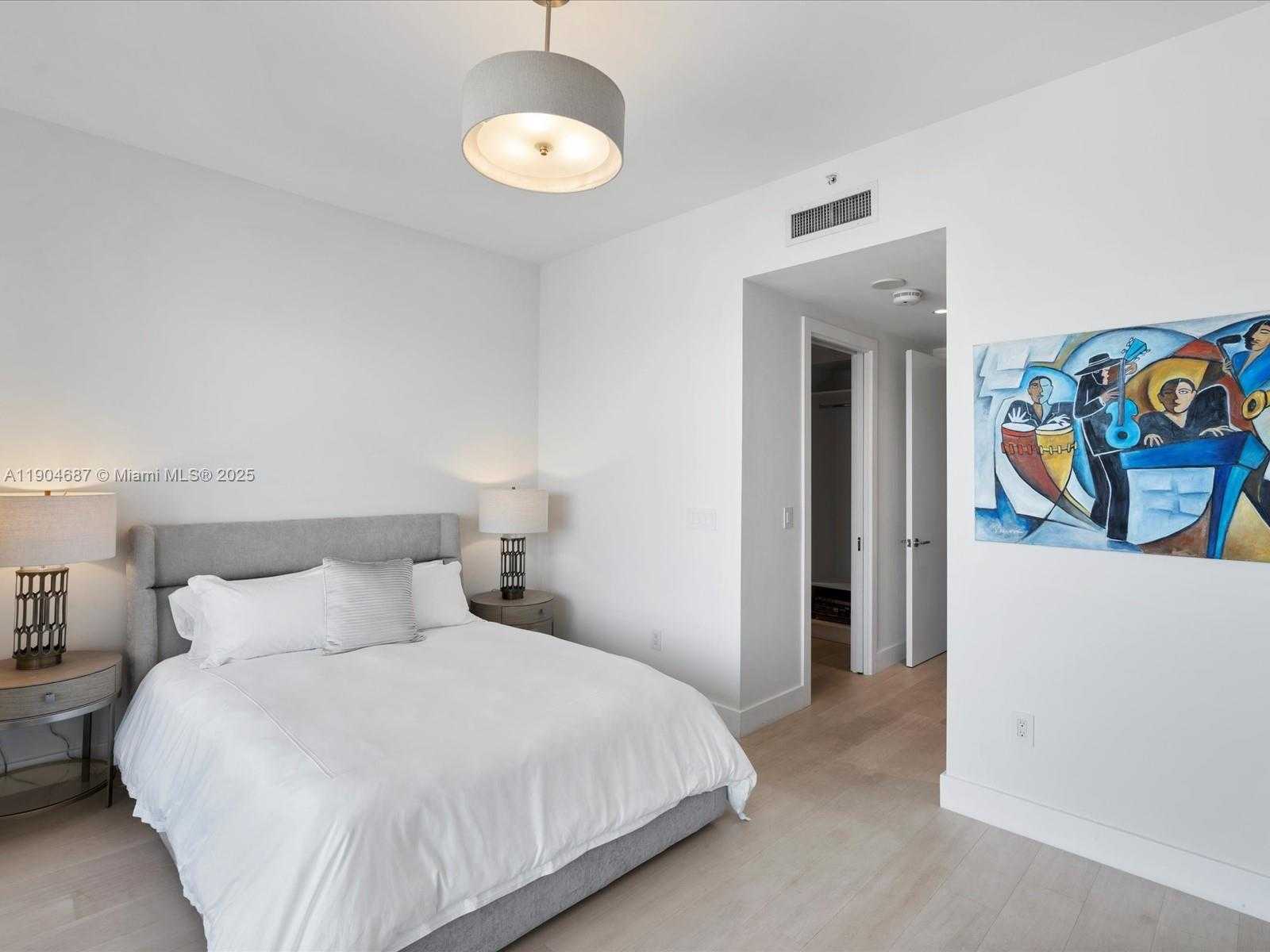 Small Image of 1425 BRICKELL AVE #52BC, Miami Number 42