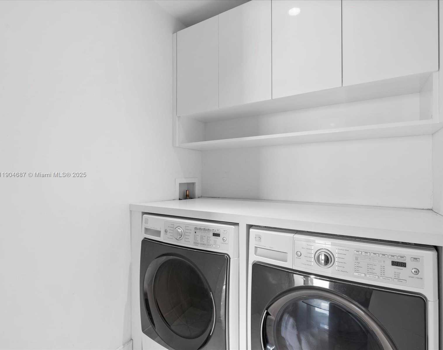 Small Image of 1425 BRICKELL AVE #52BC, Miami Number 49