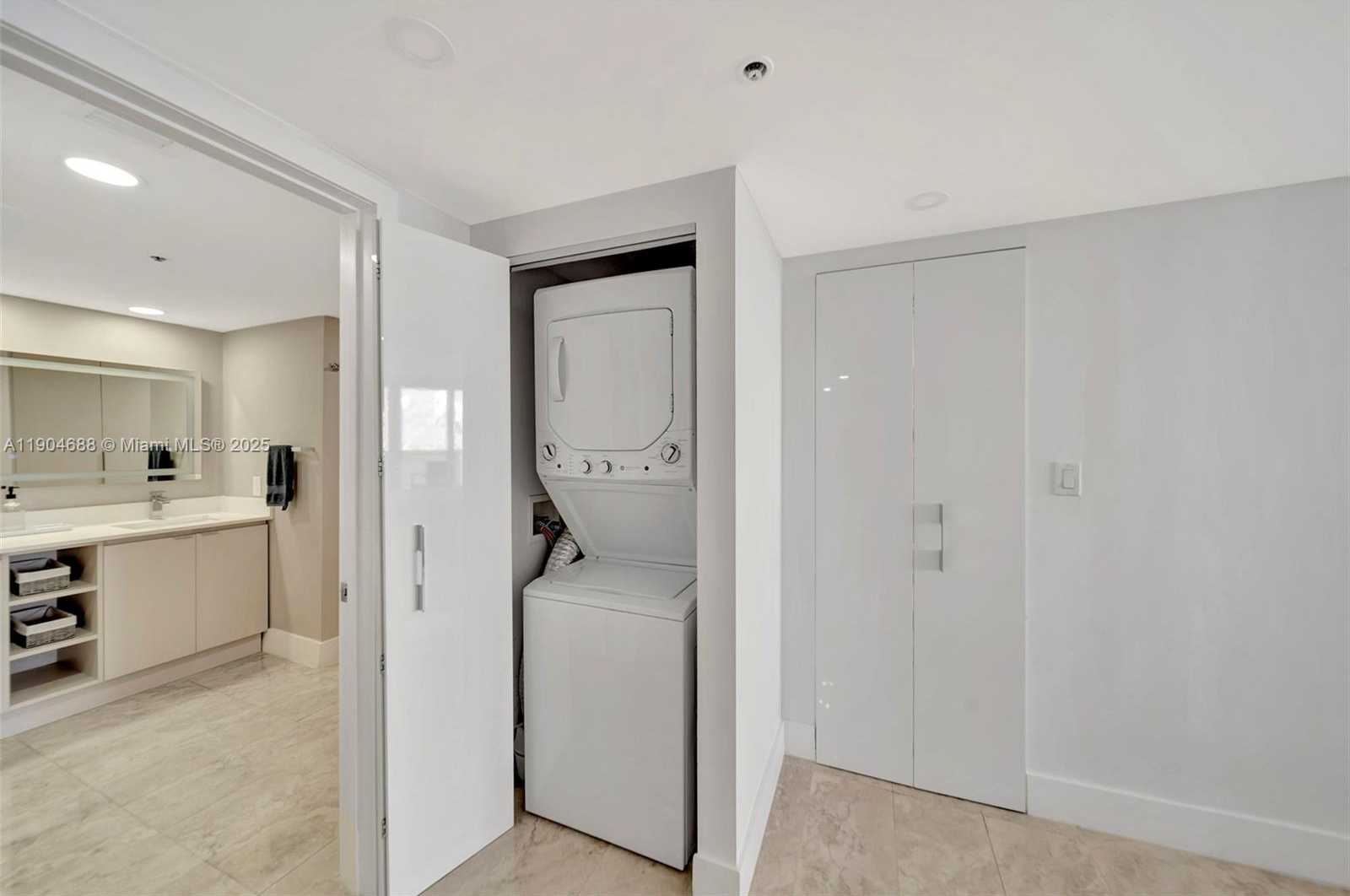 Small Image of 1717 N BAYSHORE DR #A-3533, Miami Number 34