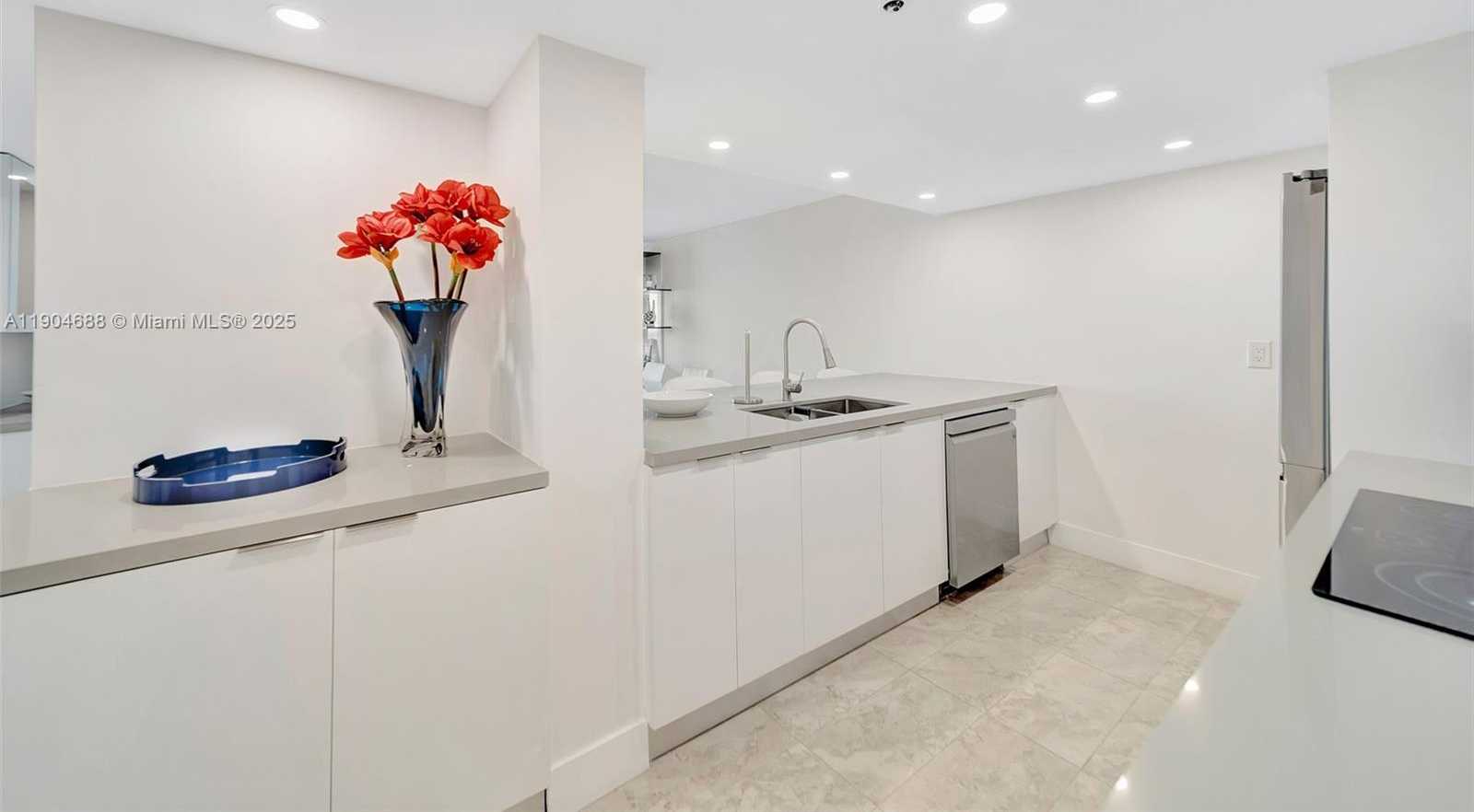 Small Image of 1717 N BAYSHORE DR #A-3533, Miami Number 8