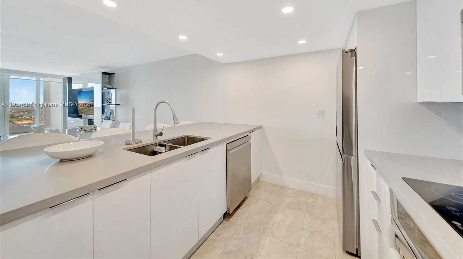 Small Image of 1717 N BAYSHORE DR #A-3533, Miami Number 9