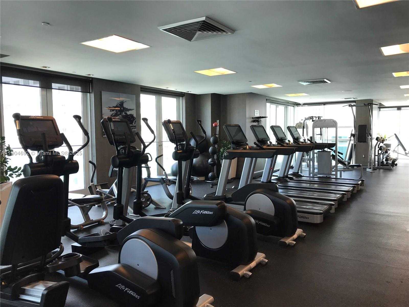 Small Image of 950 BRICKELL BAY DR #3405, Miami Number 12