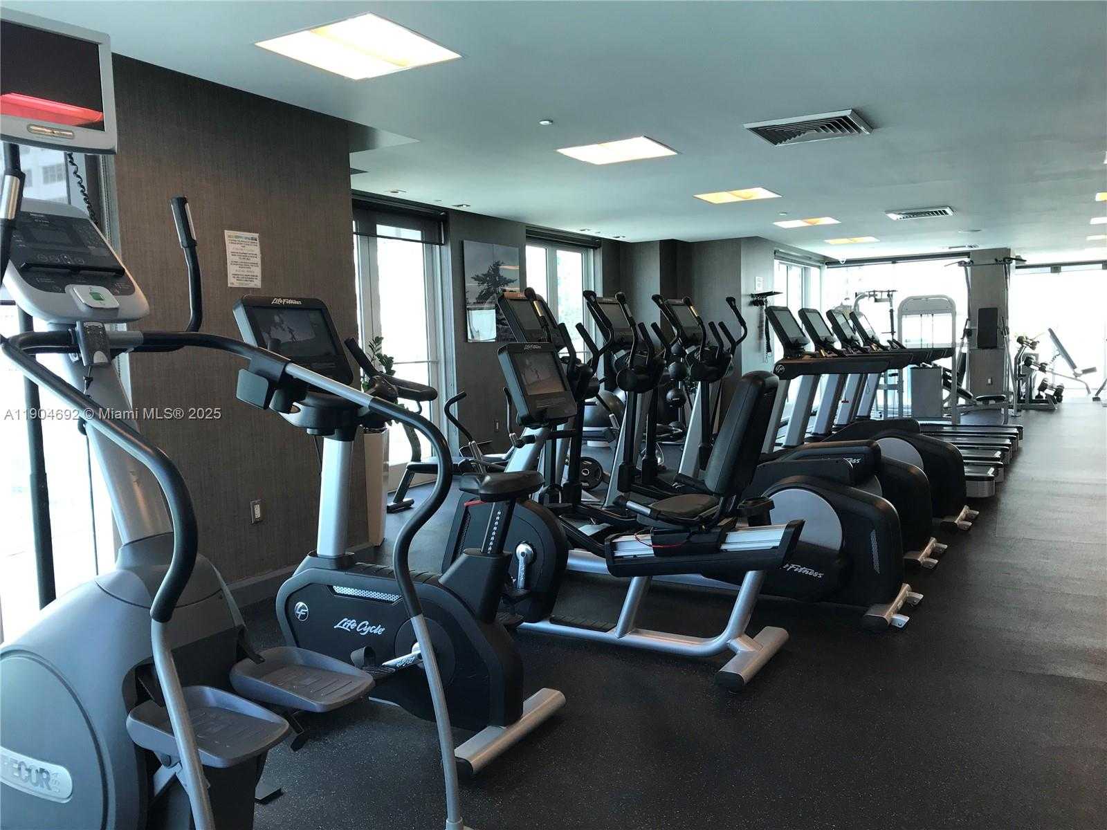 Small Image of 950 BRICKELL BAY DR #3405, Miami Number 25