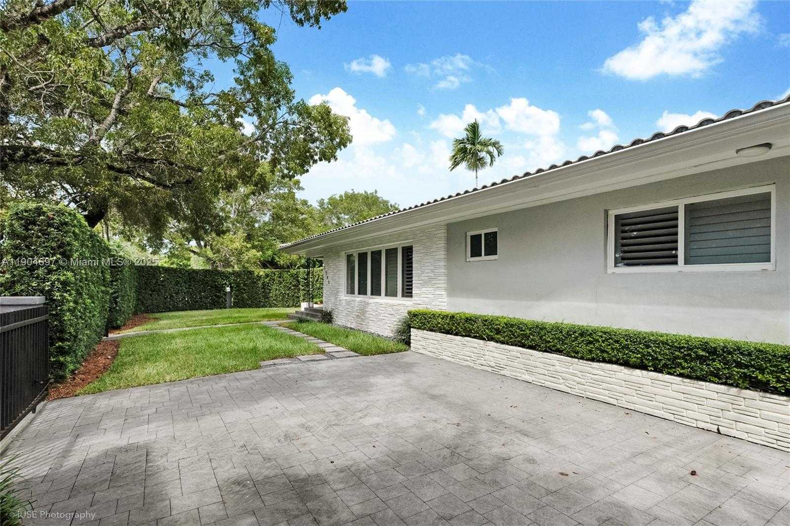 Small Image of 1545 SIENA AVE, Coral Gables Number 4