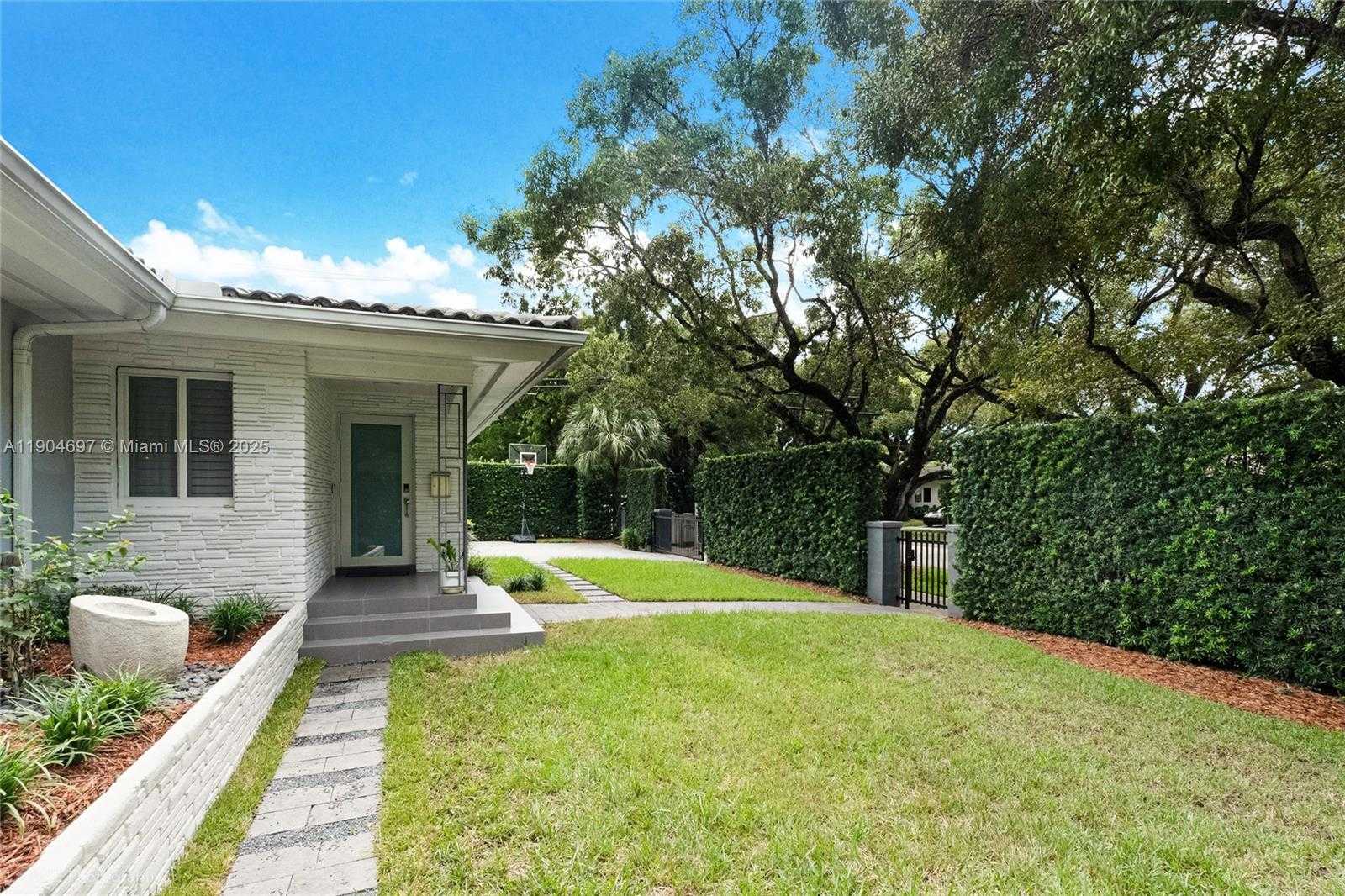 Small Image of 1545 SIENA AVE, Coral Gables Number 5