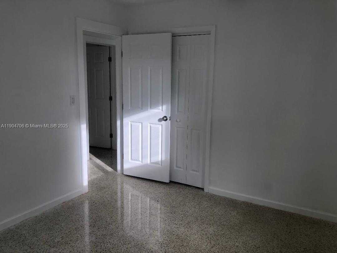 Small Image of 2650 SOUTH WEST 96TH AVE, Miami Number 15